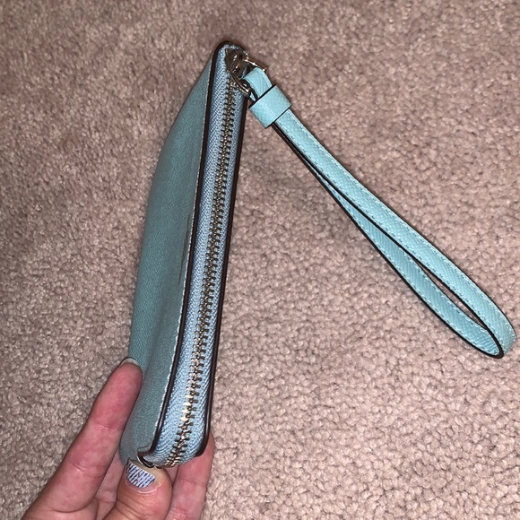 💠 Coach Wristlet 💠 - Picture 4 of 13